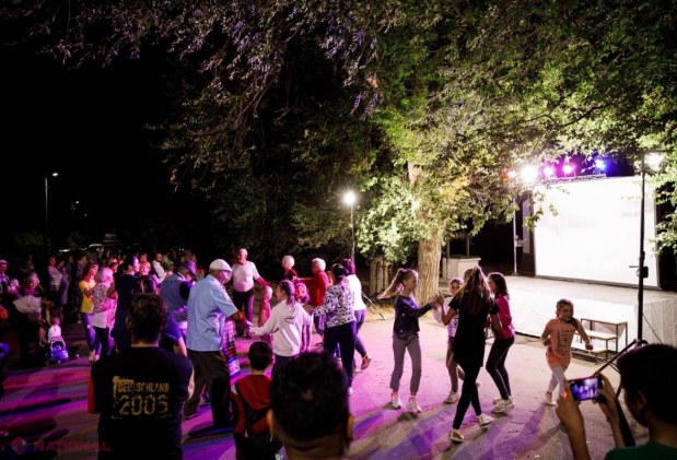 FOTO // Echipa Partidului „ȘOR” a aprins LUMINA și pe străzile satului Alexandrovca, raionul Florești