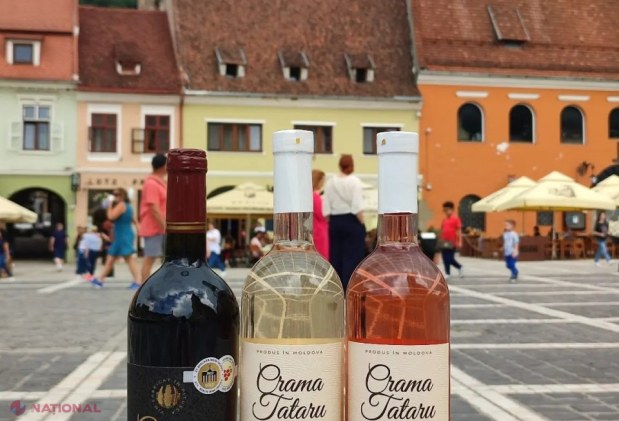 FOTO // Brașovenii și turiștii străini au „luat cu asalt” standurile din Piața Sfatului ale celor 40 de companii din R. Moldova: Au fost inițiate peste 20 contacte între agenții economici autohtoni și cei din România