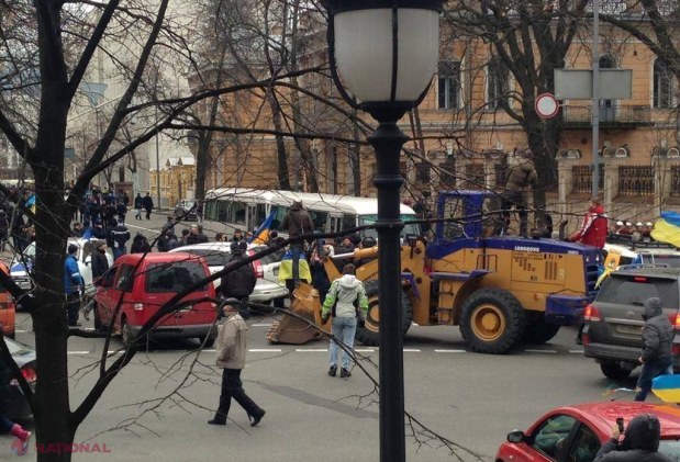 FOTO // Clădire de stat, devastată la Kiev