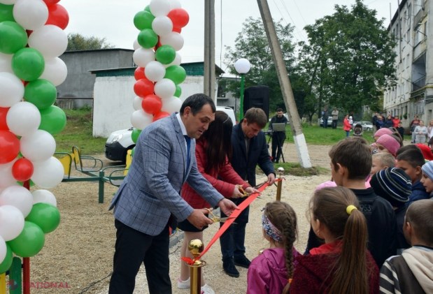 FOTO // Alte două terenuri de joacă pentru copii au fost AMENAJATE în două sate din raionul Orhei, în cadrul unui proiect inițiat de Ilan Șor