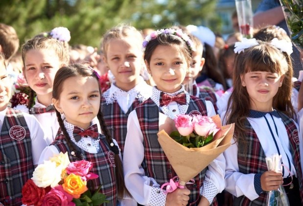 FOTO // Ilan Șor a acordat premii bănești la 43 de elevi din Orhei, care au avut cele mai bune performanțe școlare