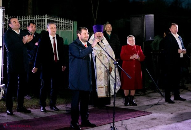 FOTO // Partidul „ȘOR” a instalat un sistem de ILUMINARE stradală în prima dintre cele 104 localități în care a promis că va face acest lucru