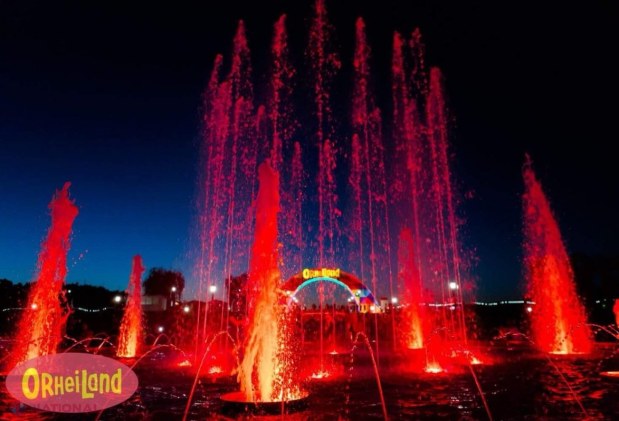 FOTO // „OrheiLand-ul” de noapte – o ATRACȚIE „de milioane”. Astăzi și mâine, complexul din Orhei va găzdui două megaconcerte. Programul pregătit de organizatori