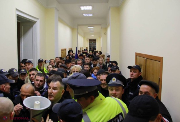 Veteranii care au ocupat sediul Primăriei, dați pe mâna procurorilor: „Nu ne sperie. Nu plecăm!”