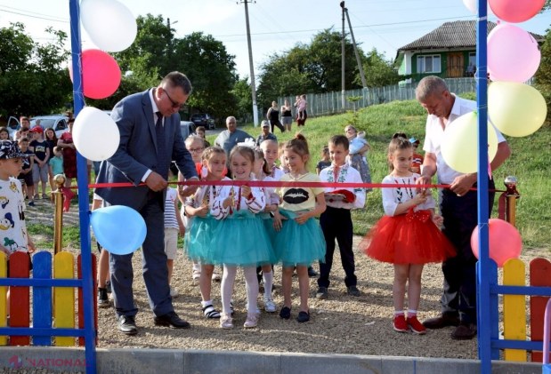 FOTO // În raionul Orhei sunt INAUGURATE săptămânal câteva terenuri de joacă pentru copii