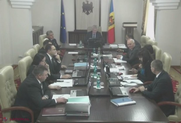 Judecătorii NU sunt de acord cu proiectul legii salarizării în sistemul bugetar, pentru că la sfârșit de an vor avea cu O MIE de lei în minus: „Să fie menținută legea noastră specială”