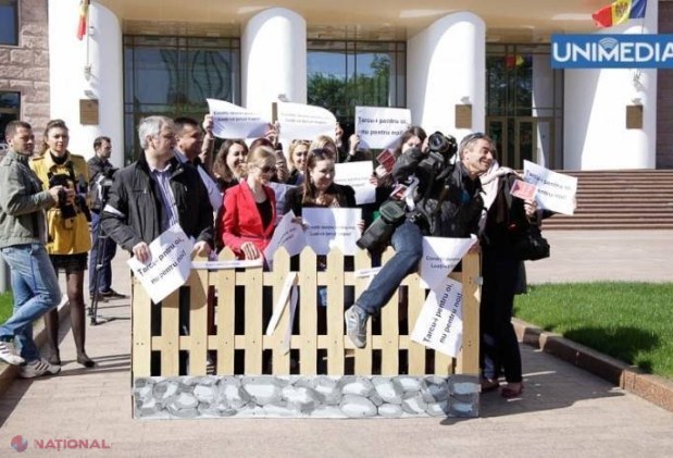 La Parlament va fi expus Panoul RUȘINII – INAMICII presei