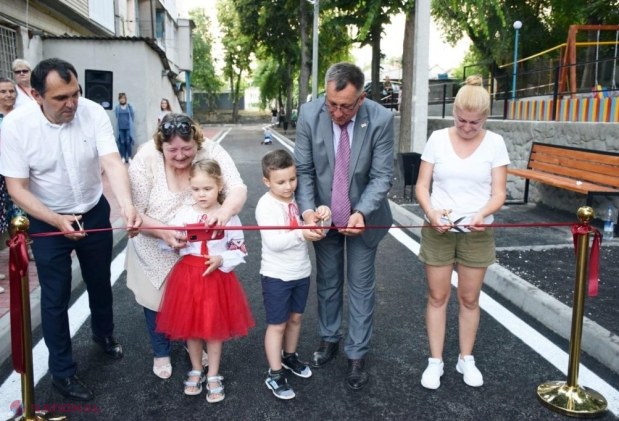 FOTO // La Orhei continuă lucrările re RENOVARE a curților de bloc: „Noi am așteptat peste 40 de ani să avem așa ceva”