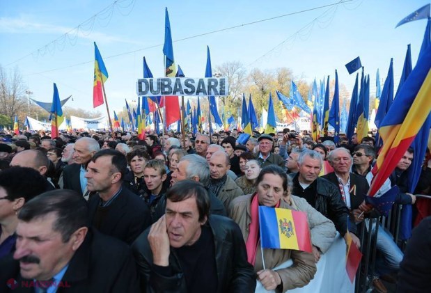 FOTO // Mitingul drapelelor UE în Piața Marii Adunări Naționale