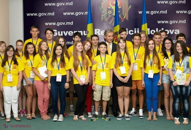 Adolescenta noastră din Portugalia cântă ca un pianist desăvârșit   
