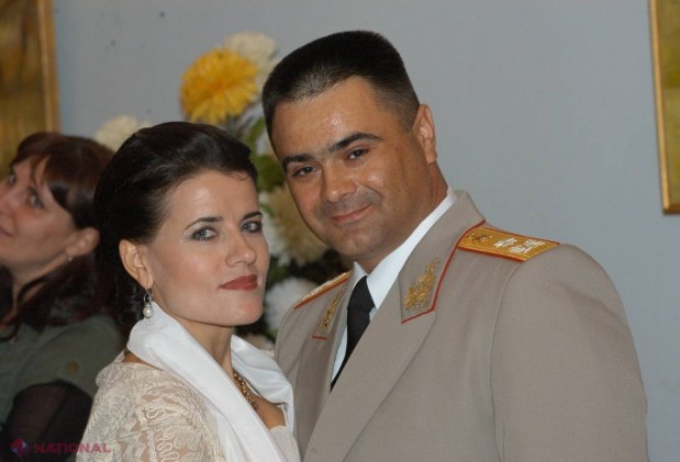 Foto // Ministrul care îi face în public declarații de dragoste soției sale. Câte trei pe zi!
