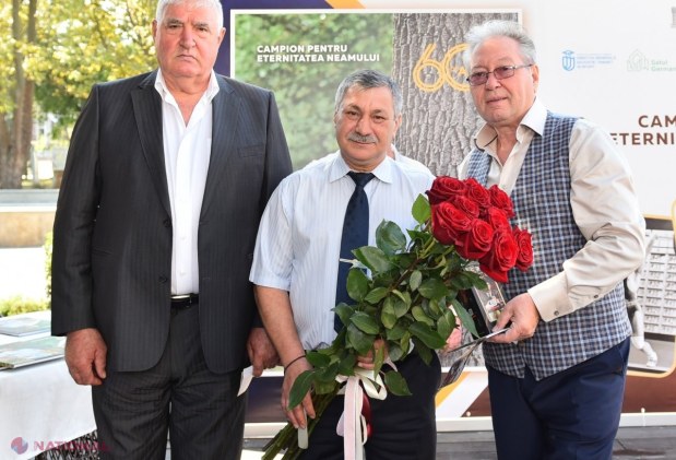 FOTO // Cel mai mare sportiv din istoria R. Moldova, Tudor Casapu, la 60 de ani. Mingireanul, SINGURUL campion olimpic moldovean la o probă individuală, a primit în dar ALBUMUL „Campion pentru eternitatea neamului”