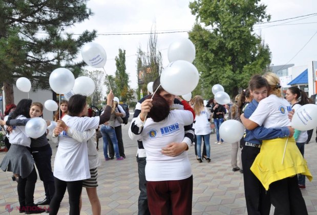 Flashmob inedit la Căușeni cu participarea profesorilor și polițiștilor
