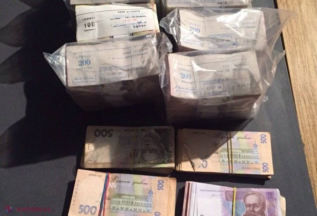 VIDEO MILIOANE de hrivne, sute de mii de ruble și CAVIAR, descoperite într-un automobil care circula pe drumurile R. Moldova