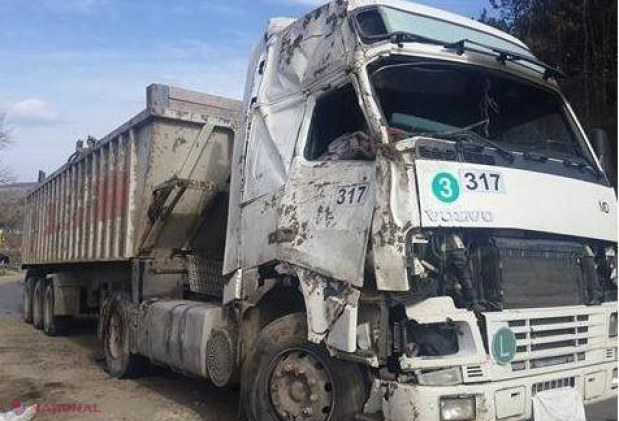 ACCIDENT la Hânceşti. Un autocamion încărcat cu GRÂU s-a răsturnat