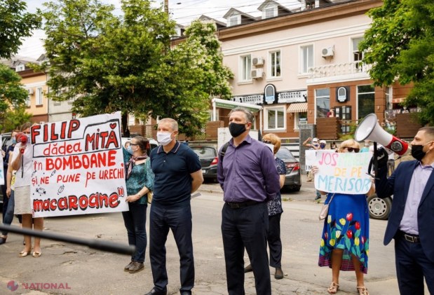 VIDEO // Protest al Partidului „ȘOR”: Cetățenii din toată țara apără magazinele sociale „Merișor”, pe care Filip și guvernarea vor să le închidă abuziv”