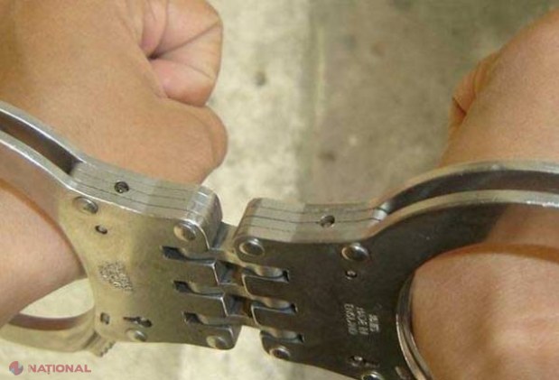 ÎNCHISOARE pentru trei poliţişti care au aplicat TORTURA
