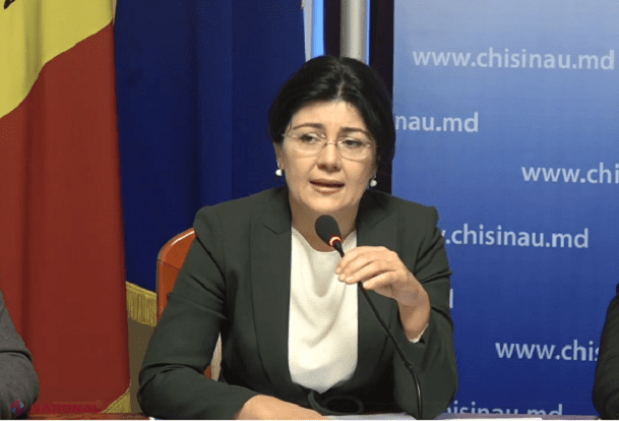 A fost găsit VINOVATUL pentru halul în care a ajuns bradul din Ucraina la Chișinău. Silvia Radu: „Banii vor fi recuperați”