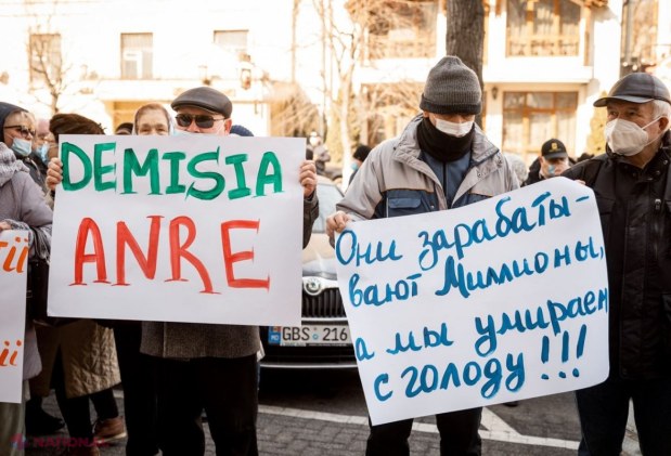FOTO // Reprezentanții și simpatizanții Partidului „ȘOR” au PROTESTAT în fața ANRE și au cerut DEMISIA conducerii aceste instituții: „VAMPIRII energetici ai Moldovei”