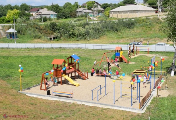 FOTO // Mai multe terenuri de joacă, mai mulți copii fericiți. Încă patru spații MODERNE de joacă au fost construite în raionul Orhei