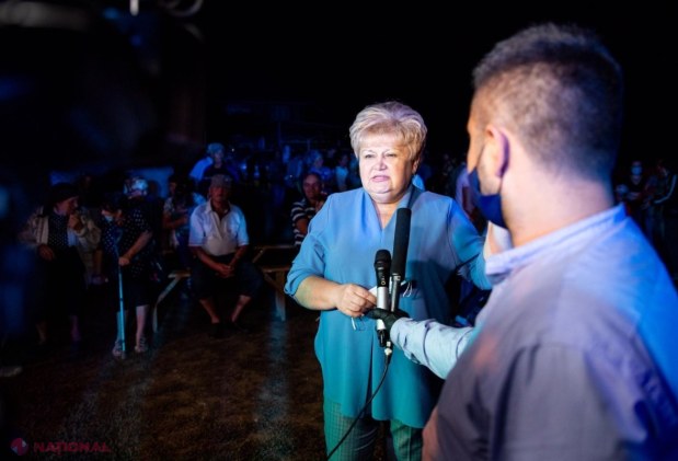 FOTO // Încă într-un sat din raionul Fălești, Partidul „ȘOR” a aprins lumina stradală: „Timp de peste 30 de ani la noi nu a existat iluminat stradal”