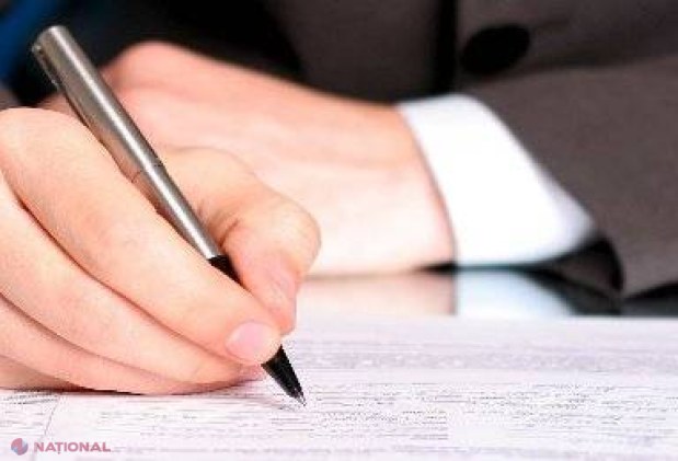 Numărul funcţionarilor care trebuie să îşi declare AVEREA ar putea fi REDUS