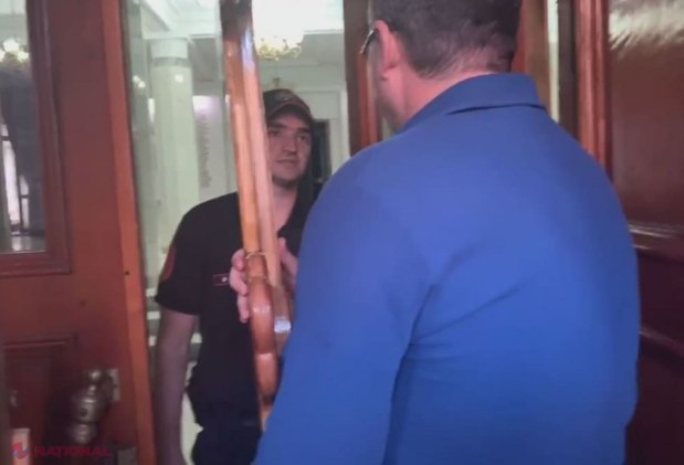 VIDEO, FOTO // Usatîi a venit la MAI cu un CADOU pentru Andrei Năstase: „Până acum aveam un președinte dat de Dumnezeu, iar acum avem și un MINISTRU dat de Dumnezeu”