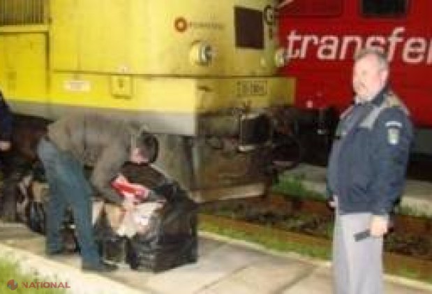 Contrabandă cu țigări în trenul Chișinău-București. Doi controlori de tren, reținuți în România