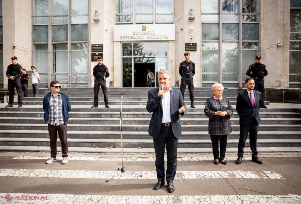 Un nou protest în fața Guvernului. Membrii și simpatizanții Partidului „ȘOR”, inclusiv DEPUTAȚI ai formațiunii, au cerut DEMISIA Guvernului Gavrilița