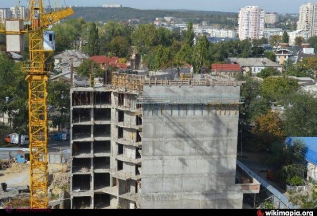 Un tânăr de 36 ani a căzut de pe schelele unui șantier de construcție