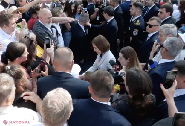 VIDEO, FOTO // Maia Sandu și Nicușor Dan, baie de mulțime în fața monumentului lui Ștefan cel Mare și Sfânt: „UNIRE, acum sau niciodată!”