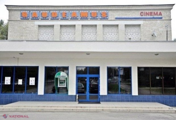 Cinematograful „Gaudeamus” NU mai există: Clădirea este DEMOLATĂ pentru a construi un complex rezidențial
