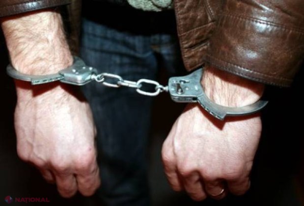 Membrii unui grup criminal, care acționau la INDICAȚIILE unui pușcăriaș din R. Moldova, REȚINUȚI