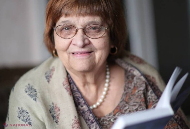 Soția lui Grigore Vieru păstrează INTACT cabinetul poetului și a umplut casa cu PORTRETELE lui