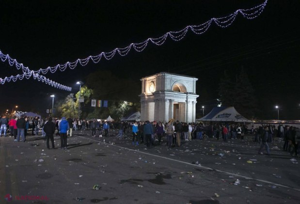 Foto // Concertul din PMAN. Veselie mare și tone de gunoi