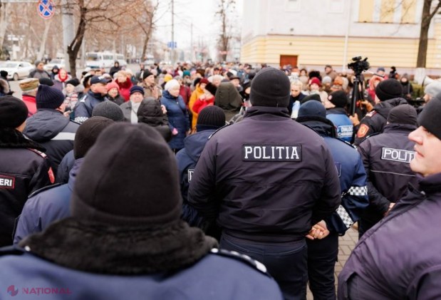 Partidul „ȘOR” reclamă încălcarea dreptului la PROTEST: „Sute de pensionari au fost împiedicați de poliție să protesteze pașnic, la Parlament, față de indexarea pensiilor de două ori mai puțin decât nivelul inflației”. Formațiunea a sesizat și CCM