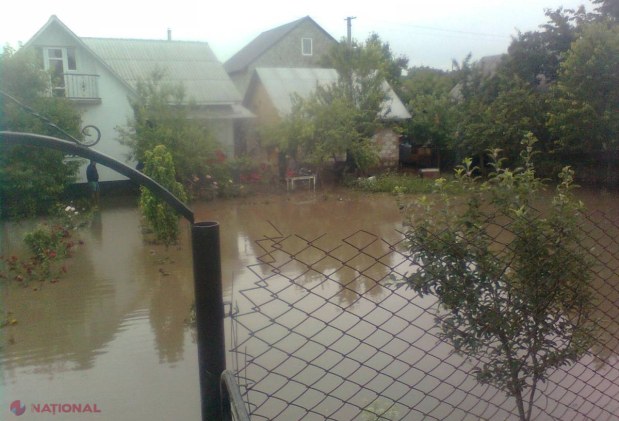 BILANȚ // Ploile din ultimele zile au INUNDAT sute de case, grădini și hectare de culturi agricole din R. Moldova