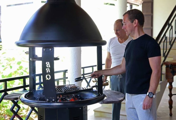 VIDEO, FOTO // Putin şi Medvedev, surprinşi într-o IPOSTAZĂ INEDITĂ