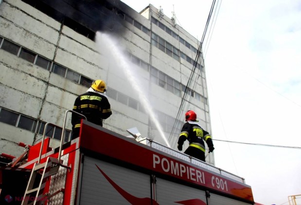 VERSIUNI // Care ar putea fi CAUZA izbucnirii incendiului devastator de la Ciocana, soldat cu moartea a două persoane, inclusiv un pompier