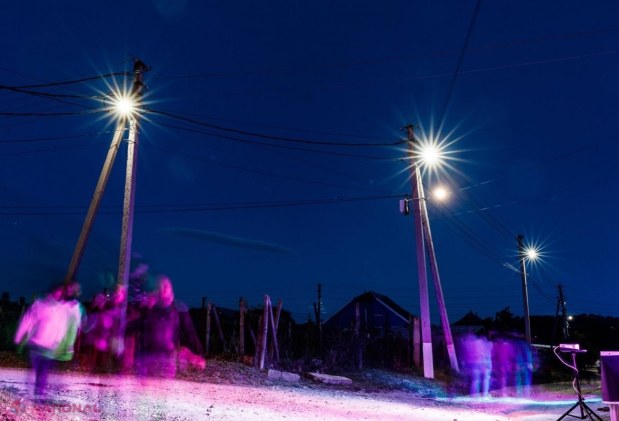 FOTO // Partidul „ȘOR” a dat în exploatare sistemul de ILUMINARE STRADALĂ încă într-un cartier al orașului Taraclia: „Am promis că vom face din Taraclia CAPITALA de sud a Moldovei și cu siguranță vom realiza asta”