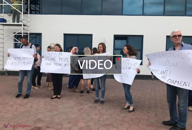 Protest la Aeroport și urare pentru Dodon: Atunci când va sta în fotoliul donat de Erdogan, să se gândească la copilul luat pe sus astăzi de SIS care va sta probabil toată viața fără mamă sau tată