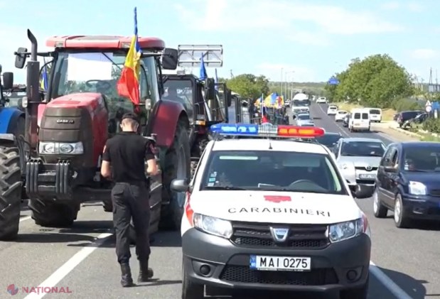 UPDATE, VIDEO // MAI a adus MASCAȚII să-i oprească pe FERMIERI. Agricultorii NU sunt lăsați să intre în Chișinău, sub podul de la Telecentru. În semn de protest au BLOCAT traseul național Chișinău - Hâncești