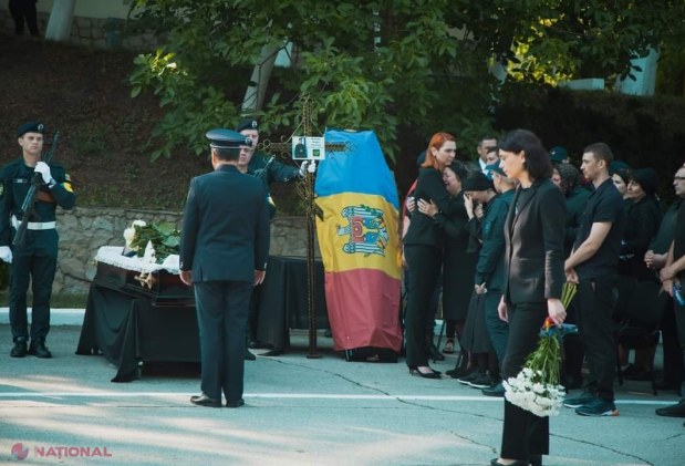 Maia Sandu, prezentă la ceremonia funerară în memoria polițistului Serghei Muntean, ucis la datorie săptămâna trecută: „Serghei a servit R. Moldova cu responsabilitate și CURAJ, îndeplinindu-și datoria cu sacrificiul propriei vieți”