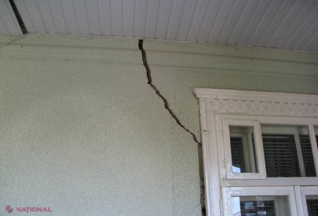 Pamântul îi înghite casa. Coșmarul prin care trece un gospodar de la nordul R. Moldova
