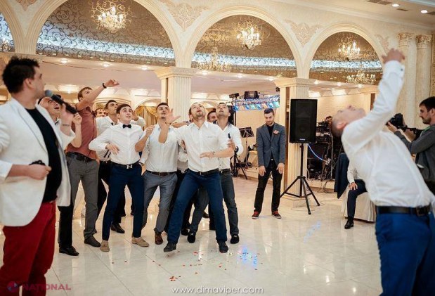 FOTO // „Tricolorii” au chefuit până dimineață. S-a însurat GOLGHETERUL echipei naționale