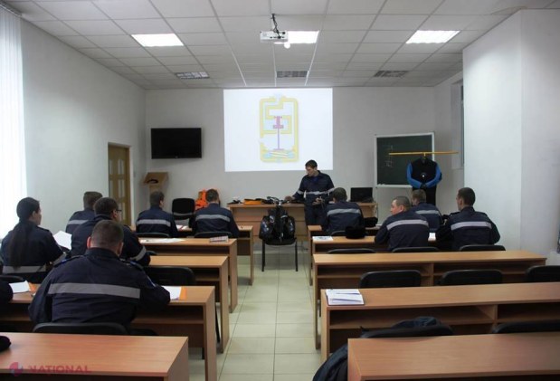 Se pregătesc scafandrieri! ȘASE salvatori învață cum să SALVEZE oameni de la înec