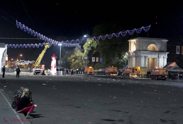 Foto // Concertul din PMAN. Veselie mare și tone de gunoi