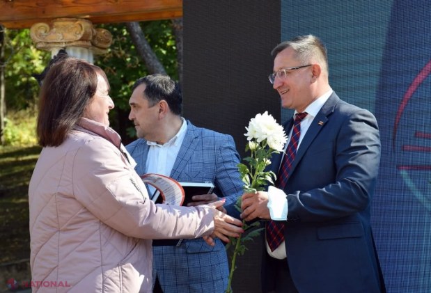 FOTO // Diplome, flori și PREMII pentru cadrele didactice din orașul și raionul Orhei, oferite în dar la inițiativa lui Ilan Șor