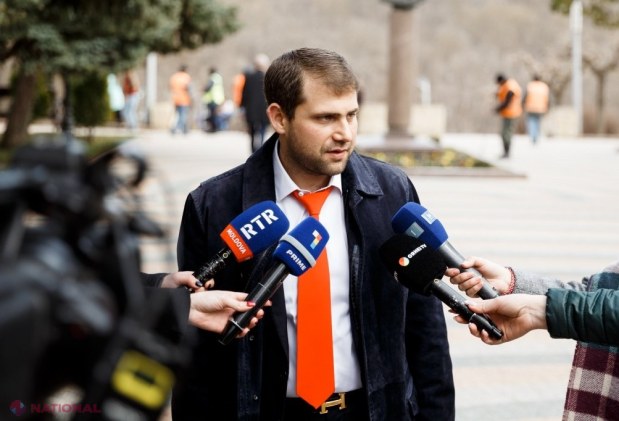 FOTO // La Orhei este în toi curățenia de primăvară. Străzile sunt spălate cu ȘAMPON special