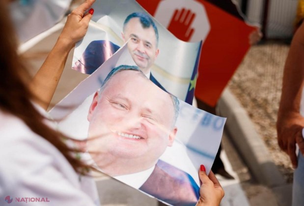 FOTO // Flashmob inedit la „OrheiLand”: Dodon și Chicu, în rol de „PAZNICI” la intrarea în parcul de distracții: „Este rușinos că regimul Dodon, prin intermediul poliției, amenință și luptă cu proprii cetățeni”
